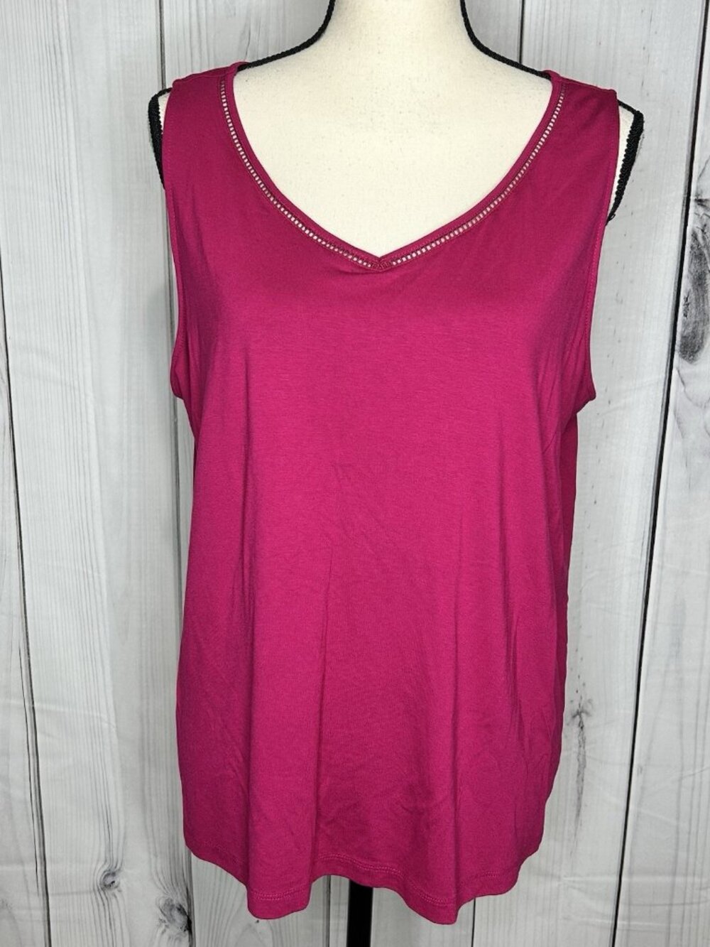 Chico's Sleeveless V-Neck Tank Top Size 3 XL Hot Pink Minimalist Capsule Rayon